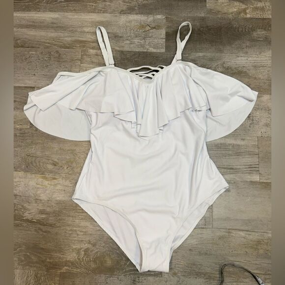 NWT DAVI Plus Size Ruffle Swimsuits WHITE SIZE - Picture 3 of 10